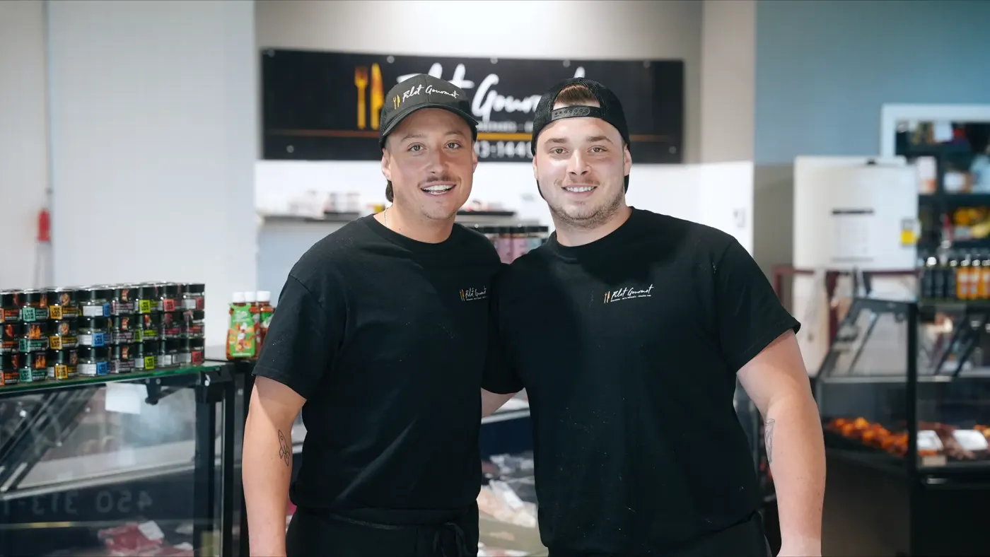 Sam et Yan, bouchers de Filet Gourmet, dans la boutique de Mascouche
